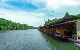 The Hub Erawan Resort